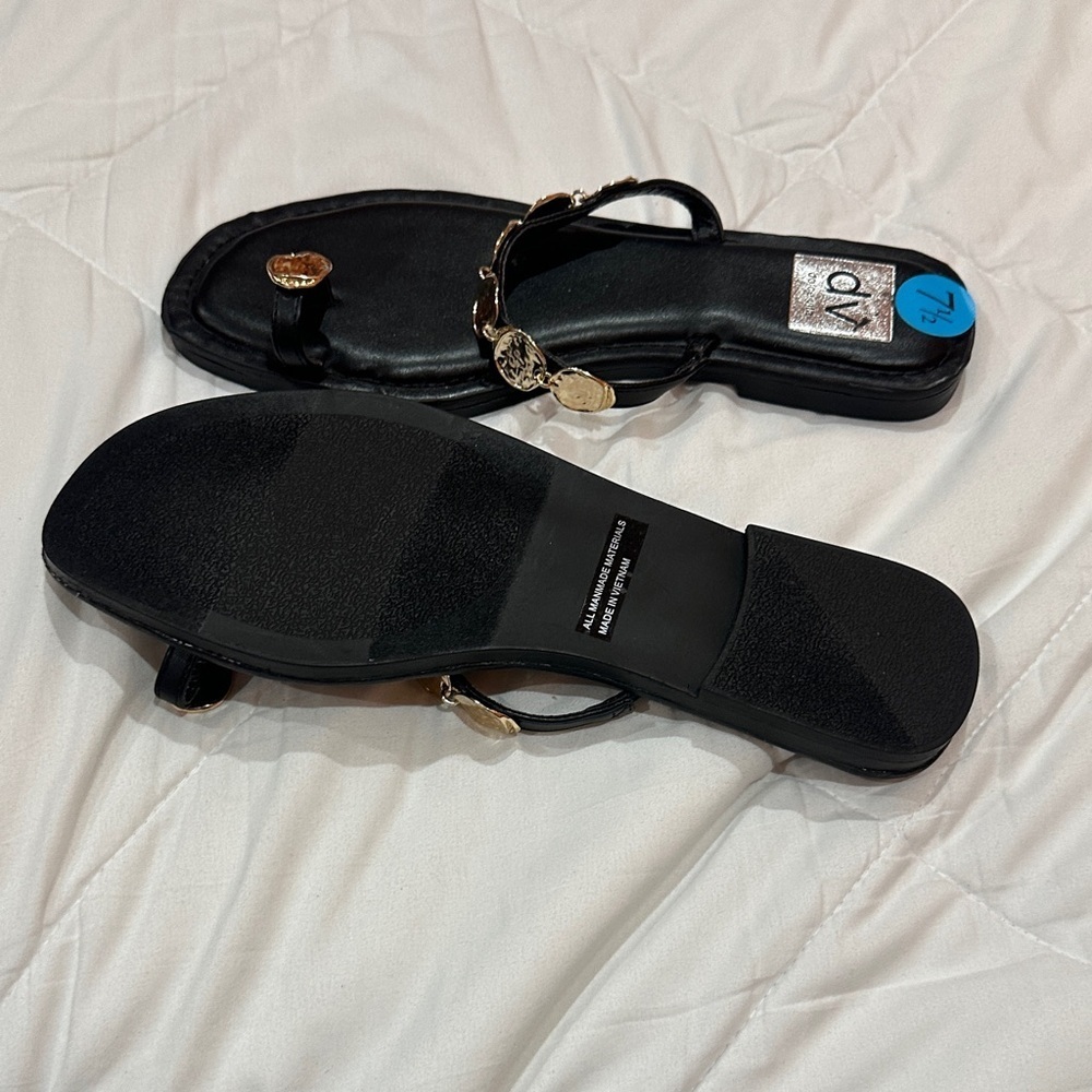 NEW DV by Dolce Vita Black Sandals with Gold Accents size 7 1/2 - Picture 6 of 7